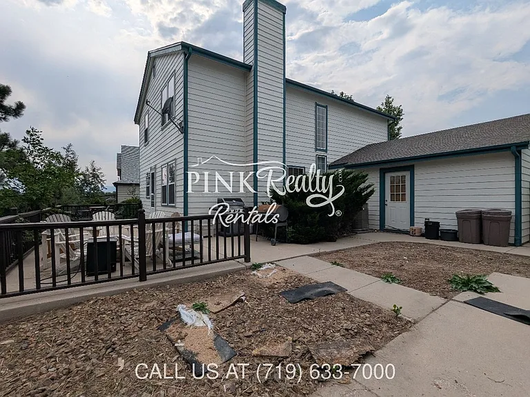 8560 Avens Cir — Photo 16