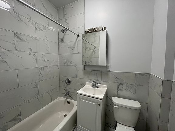 5th image of 311 W 55th St APT 4D