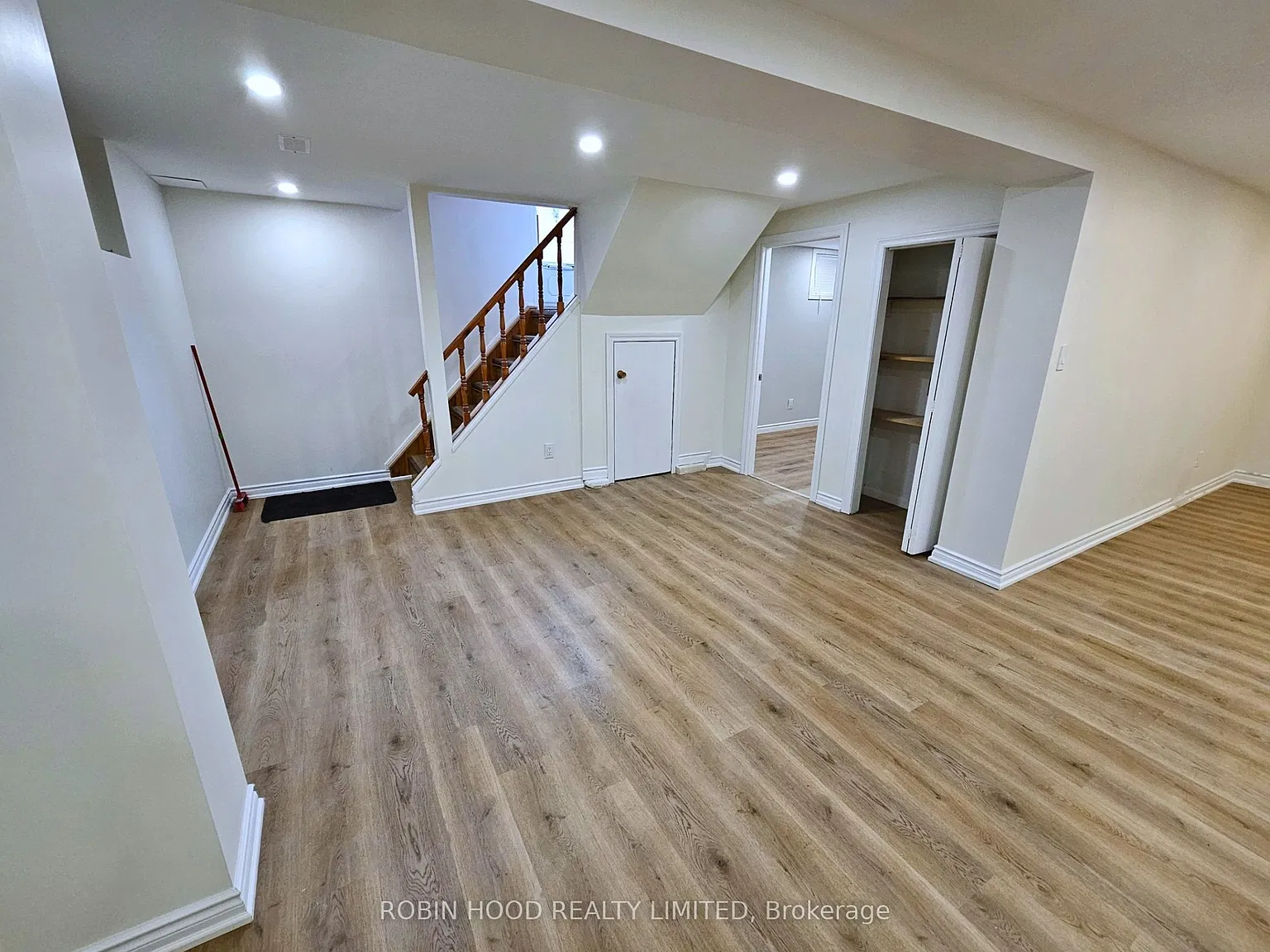 5 bed, $1,900 — Photo 4