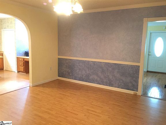 3rd image of 108 Cobb St