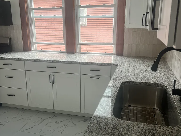 426 W Delavan Ave #UPPER — Photo 4