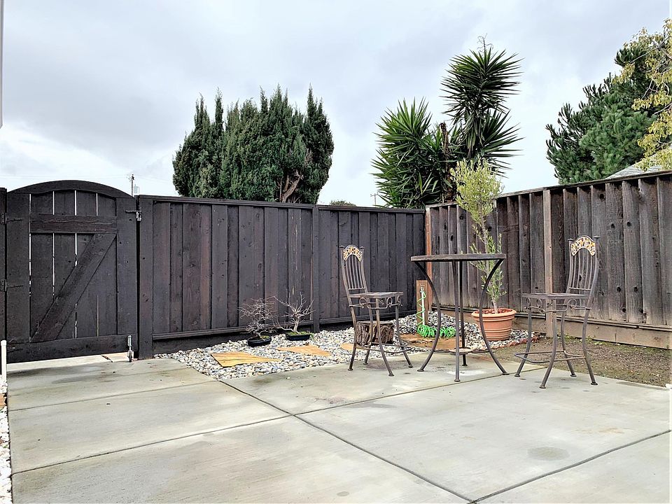 enclosed front yard patio