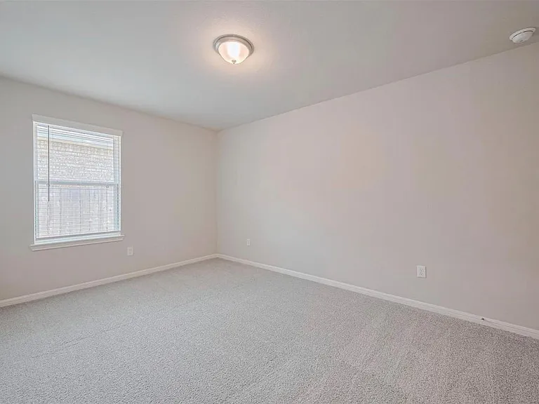 5818 Capri Forest Dr — Photo 20