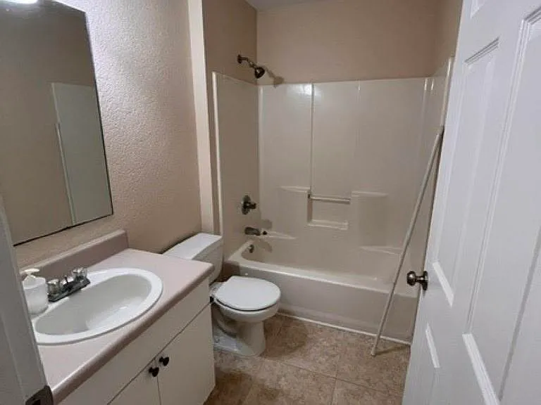 5563 Chantilly Cir — Photo 13