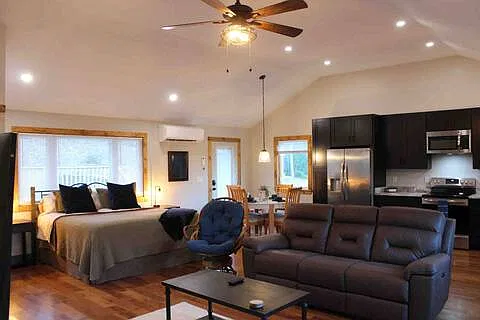 Studio, 720 sqft, $1,650 — Photo 2