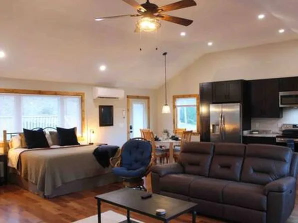 1716 Pleasant Grove Church Rd #2, Hendersonville, NC 28739