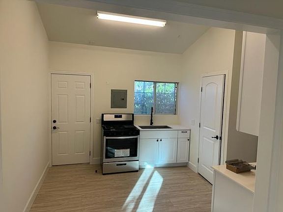 4th image of 716 E Fellows Dr