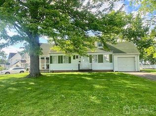 22 Woodland Dr, Colonia, NJ