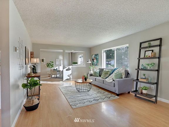 4th image of 1215 Thurston Ct NW