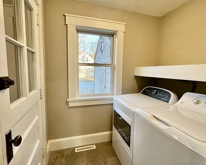 29 E Main St — Photo 3