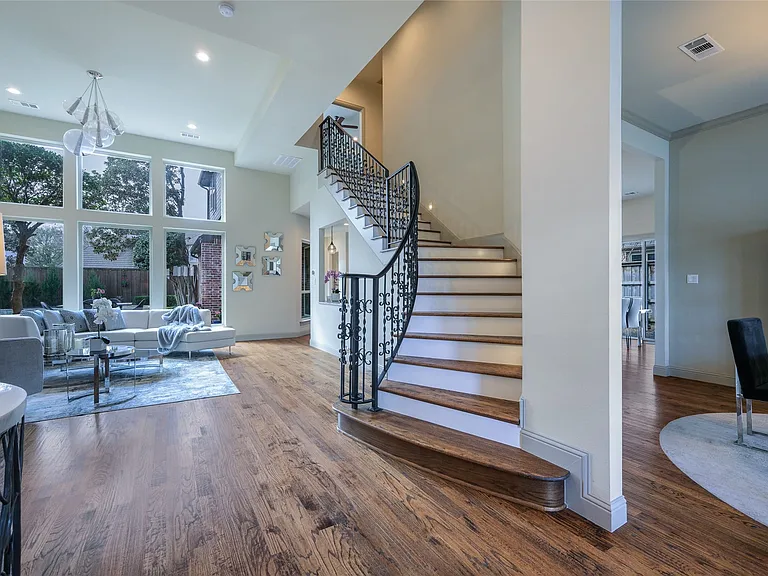 5624 Gillum Dr — Photo 4