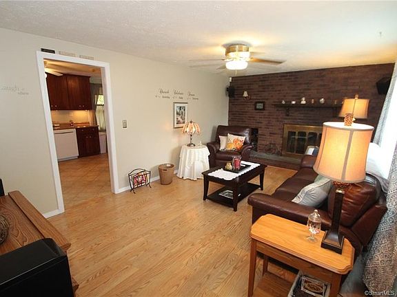 4th image of 13 Lorraine Dr