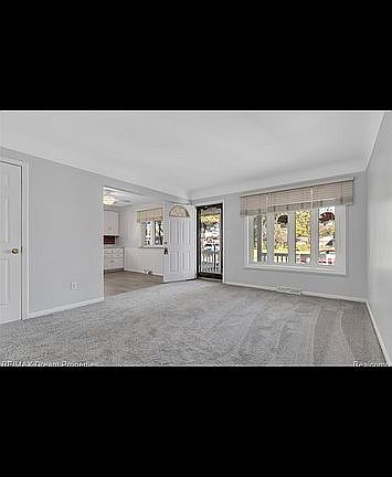 3rd image of 3960 Campbell St