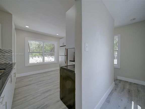 4th image of 1045 NE 131st St #B1