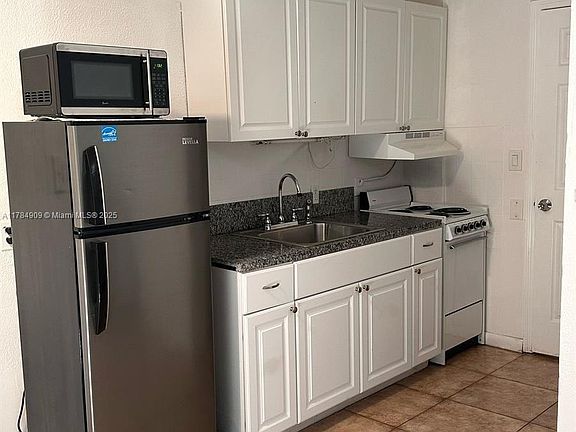 5th image of 2019 Fletcher St #16