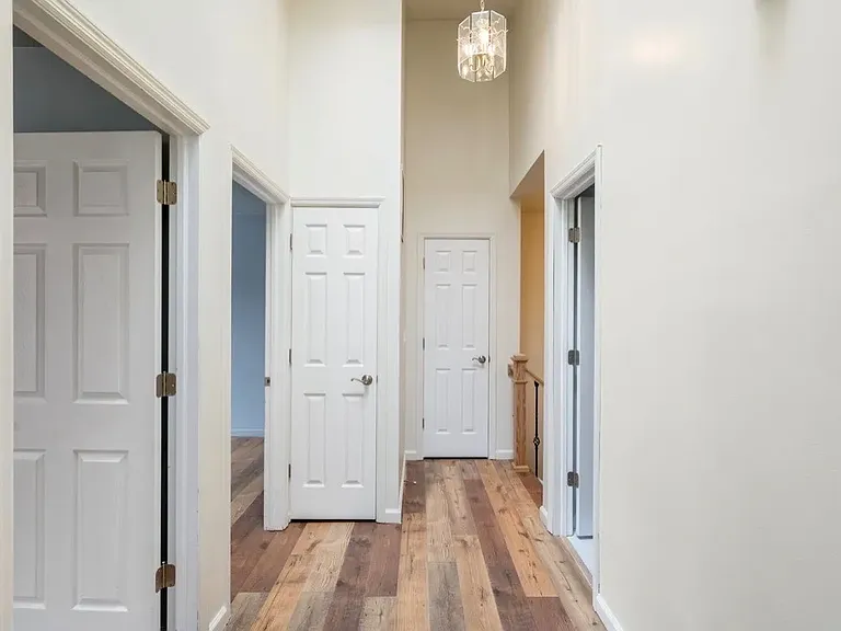 1221 Whispering Hills Dr — Photo 5