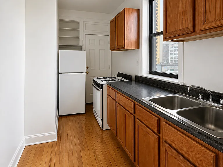 3923 N Pine Grove Ave #31 — Photo 7