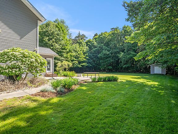 4th image of 4693 Beechwood Ln