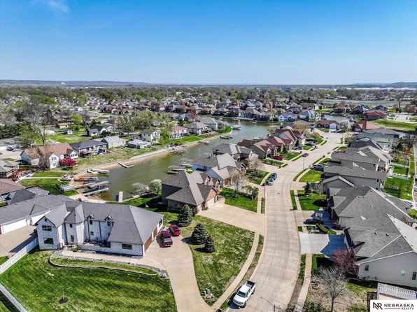 220 Marina Ct, Carter Lake, IA 51510
