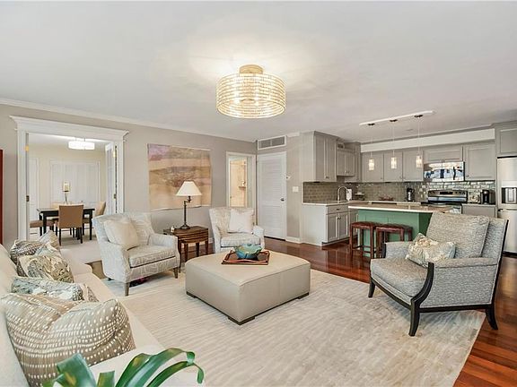 4th image of 310 W 49th St APT 303