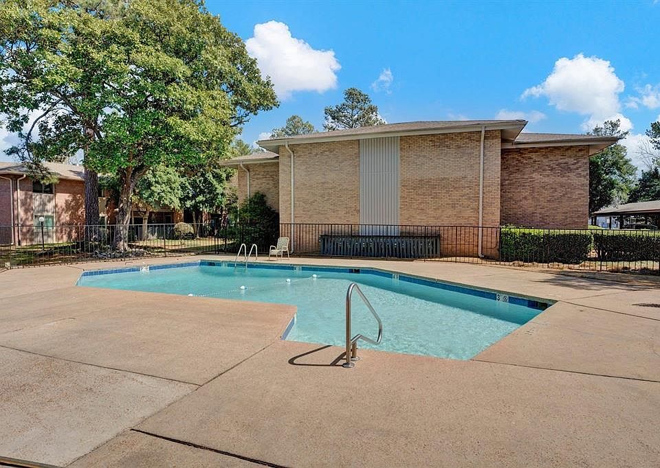 1st image of 4762 Eagle Crest Dr #4001