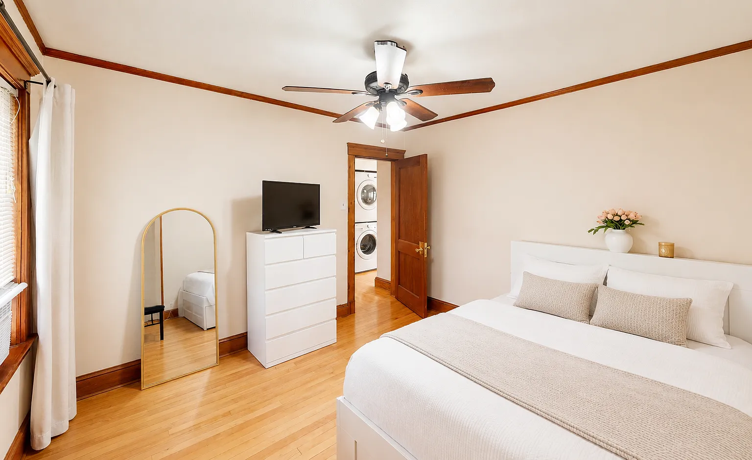 3 bed, 1150 sqft, $3,450 — Photo 2