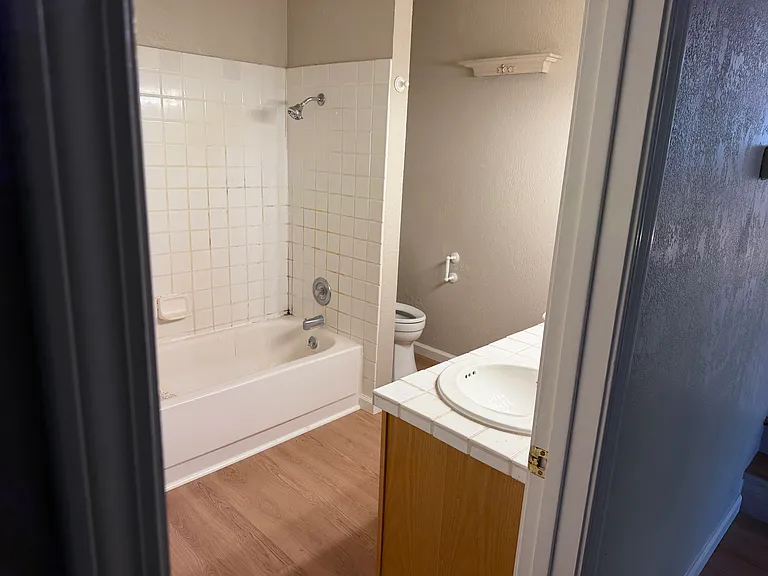 946 King Henry Way — Photo 10