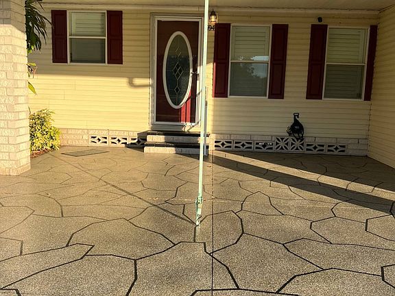 3rd image of 694 Royal Forest Dr