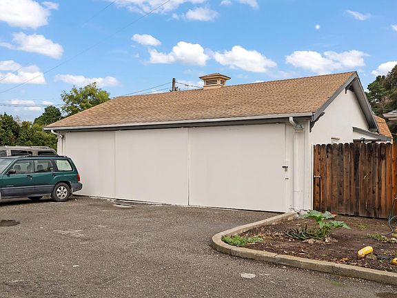 5th image of 688 Grove Way