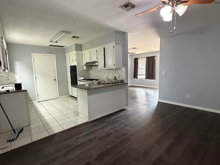 4706 Catalina Dr — Photo 11