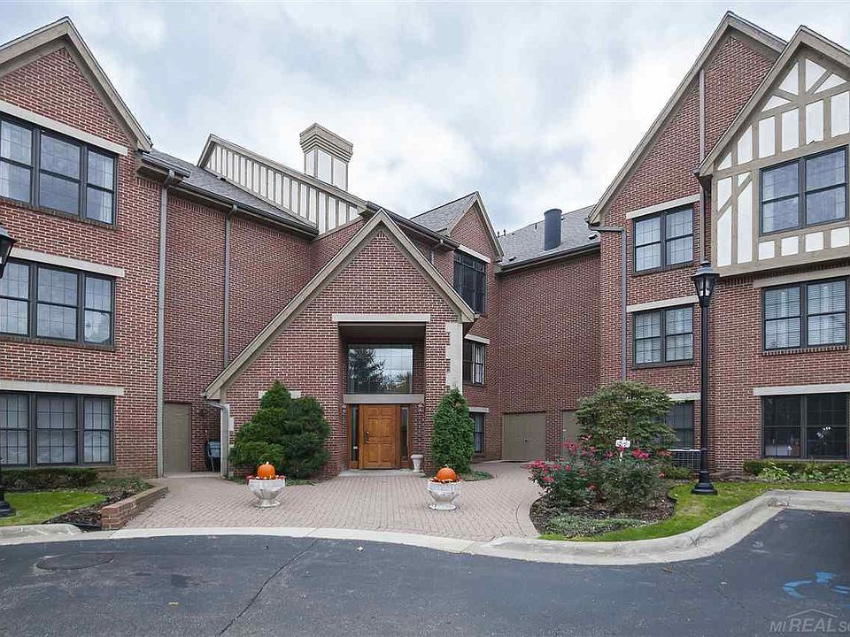 1st image of 26 Pointe Park Pl