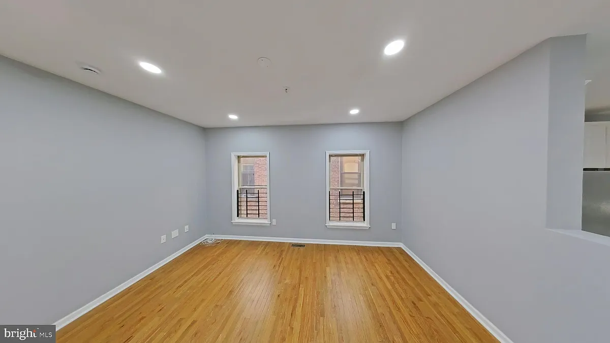 Building Photo - 1831 W Diamond St #2