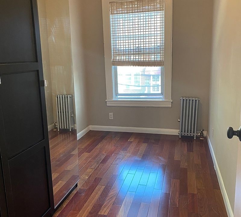 1st image of 22-12 Crescent St #2B