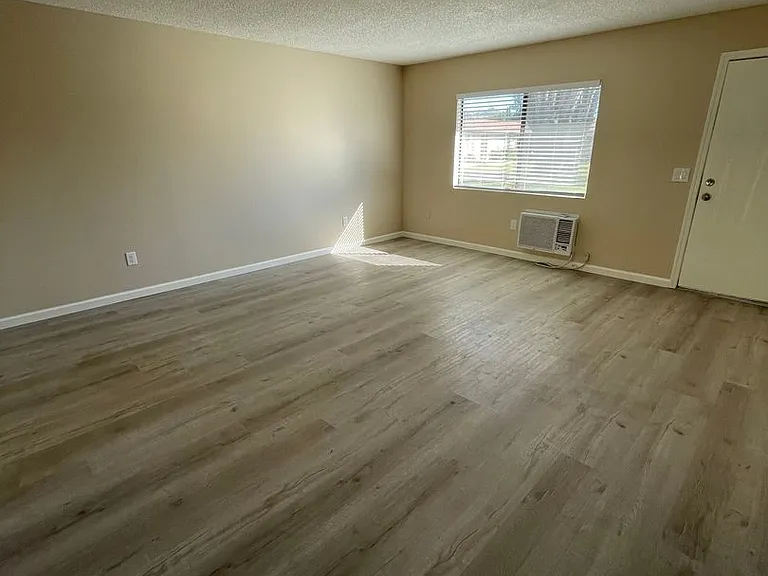 Jones Apartments — Photo 9