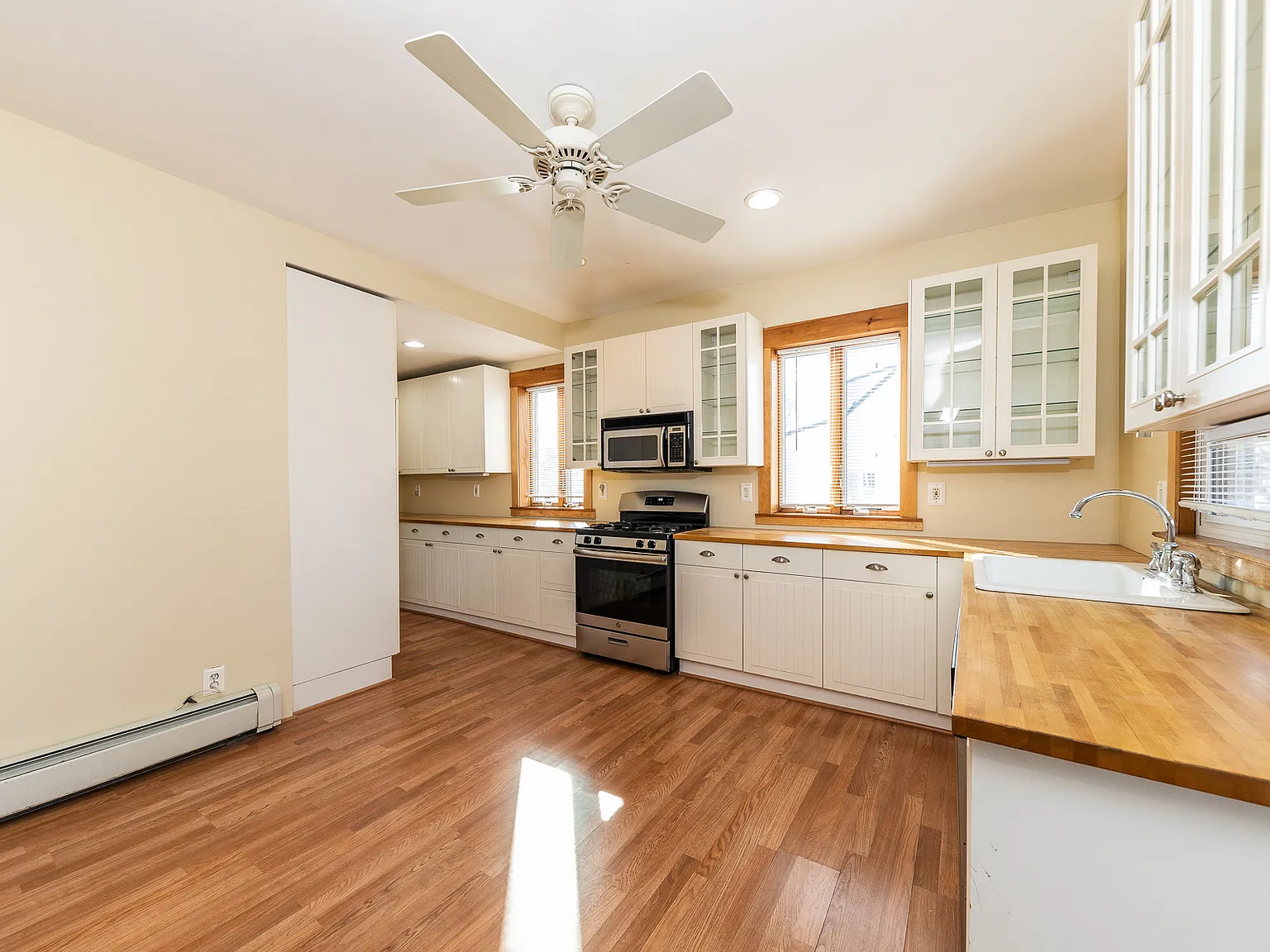 2 bed, 1024 sqft, $2,800 — Photo 2