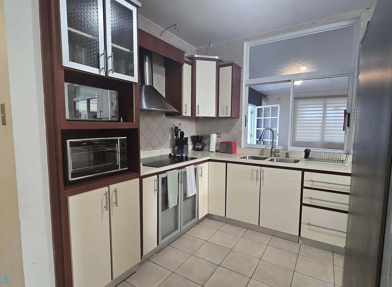 3 bed, 2.0 bath, $1,600 — Photo 2