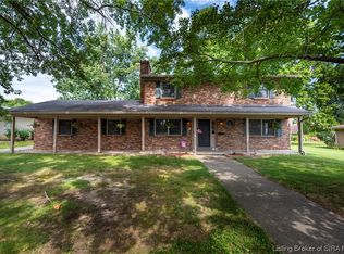 915 Woodside Dr, New Albany, IN 47150