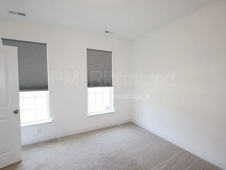 425 Randolph View Dr — Photo 8