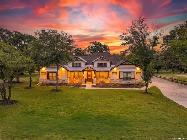 153 Crescent Ridge, Adkins, TX 78101