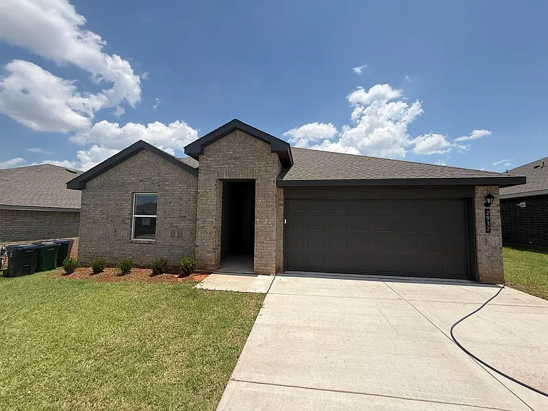 2932 Firefly Dr — Photo 1