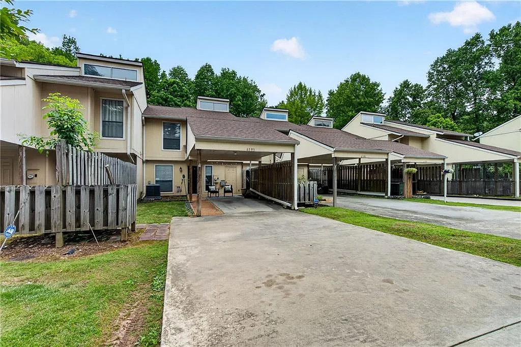 3 bed, 2.5 bath, 1502 sqft, $2,300 — Photo 2