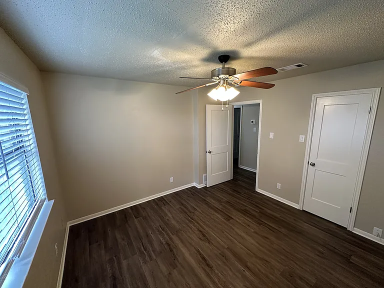 2211 Stagecoach Trl — Photo 14