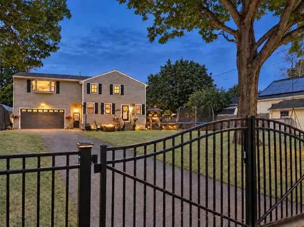 40 Hillside Ave, Beverly, MA 01915