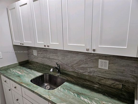 5th image of 813 NE 11th Ave #3