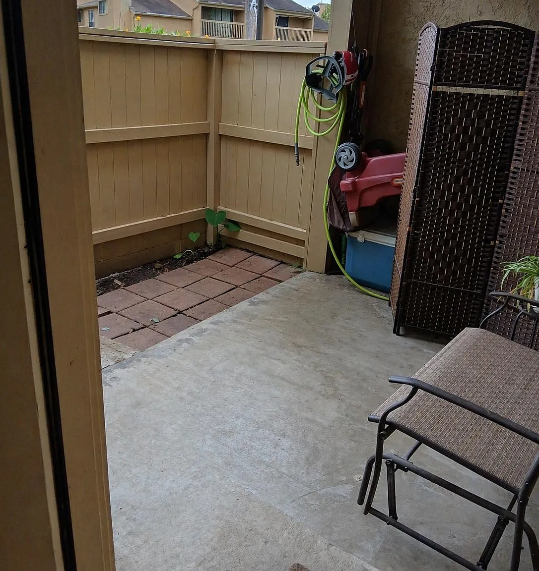 3 bed, 2.0 bath, 1346 sqft, $1,600 — Photo 2