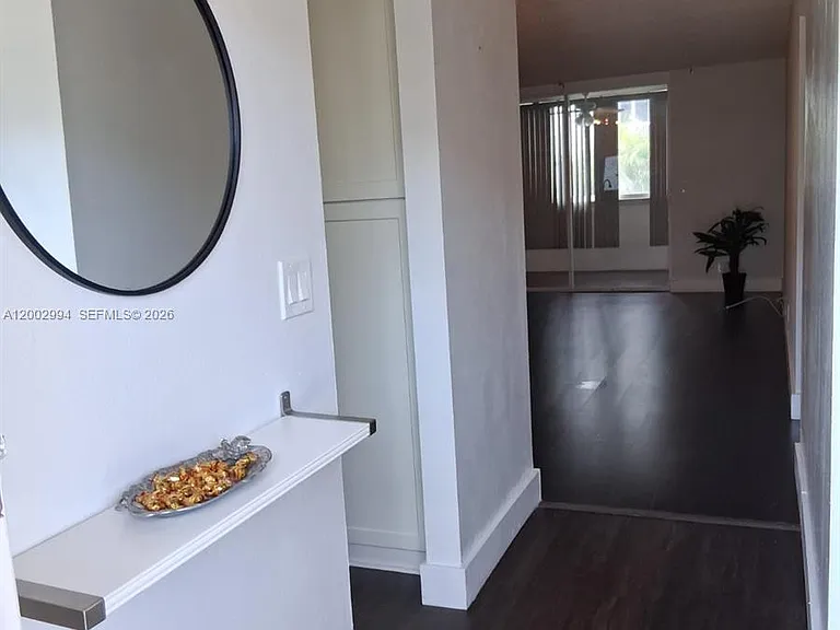 301 NE 14th Ave #202 — Photo 3