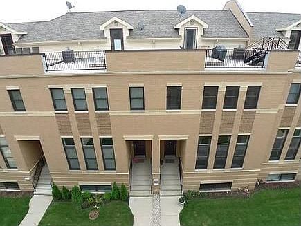 1st image of 4141 N Narragansett Ave Unit 9