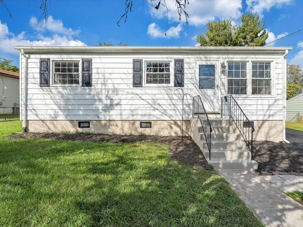 406 E Augusta Ave, Vinton, VA 24179