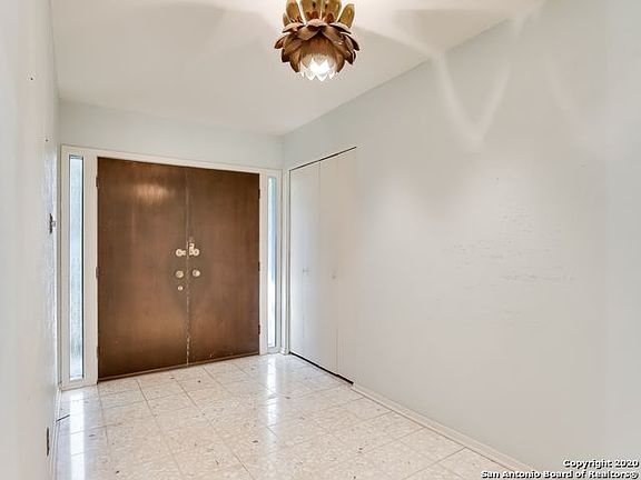 2nd image of 4019 Sylvanoaks Dr