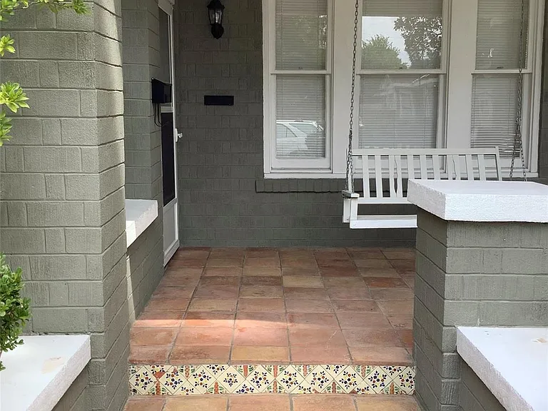 1322 Harvard St — Photo 3